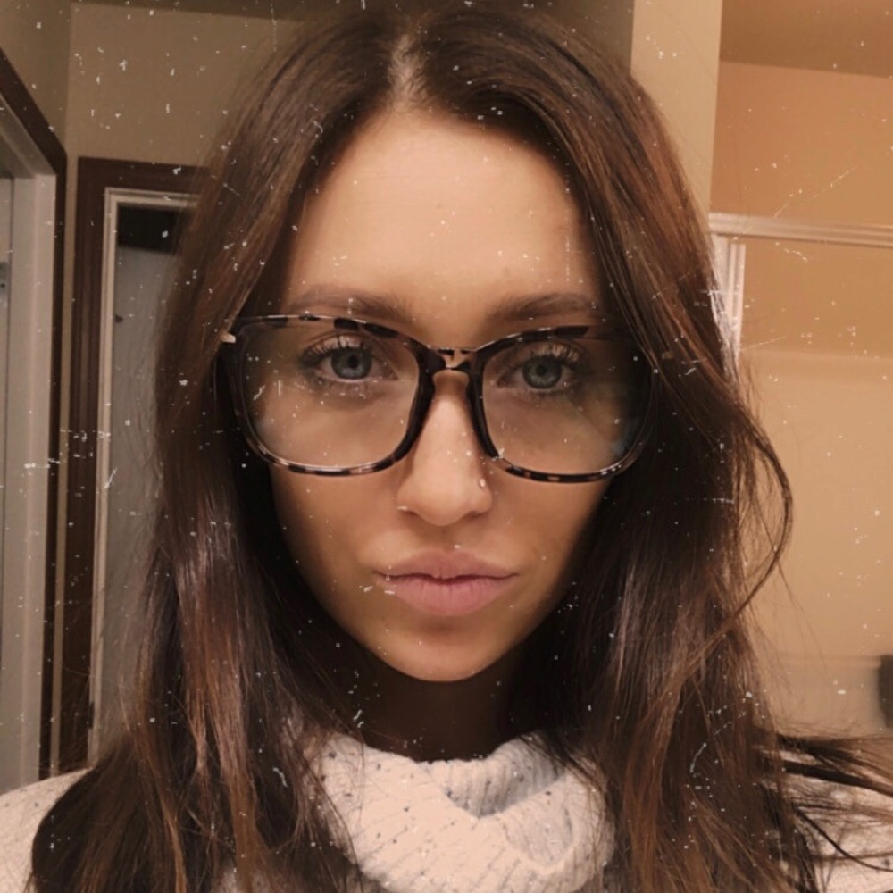 Meet your Posher, Chloe